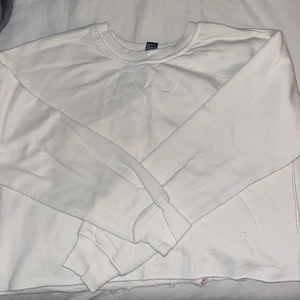 Women’s Basic White Cropped Sweater